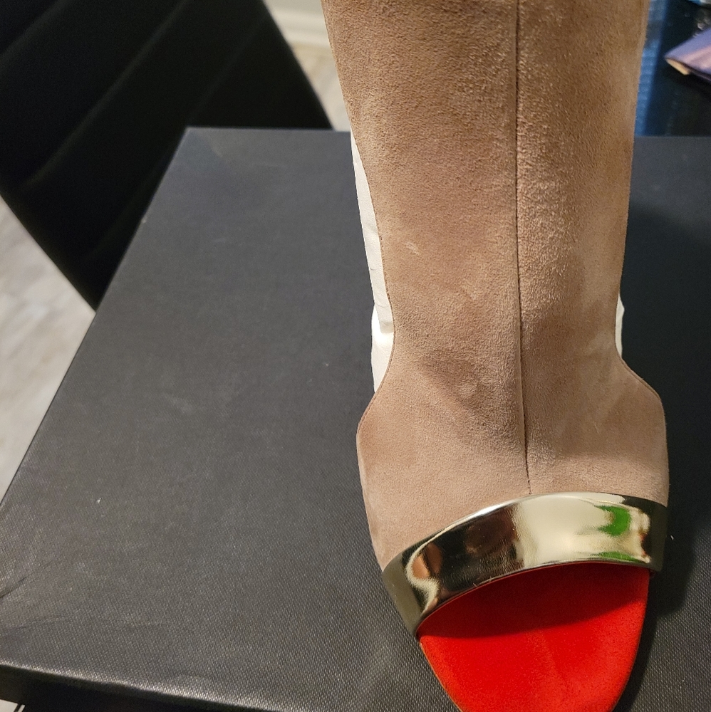 Heels - Picture 2 of 4